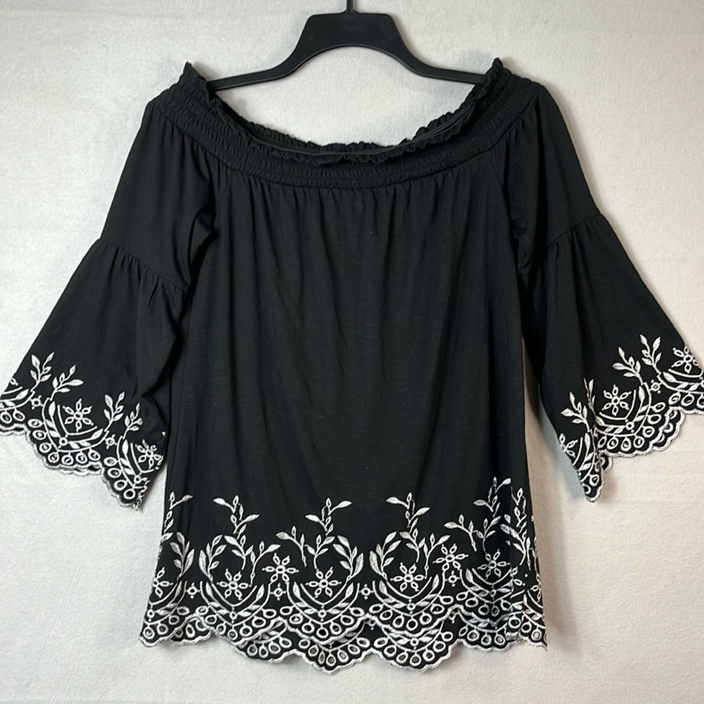 White House Black Market Blouse‎ 3/4 Sleeve Off Shoulder Embroidery Size M